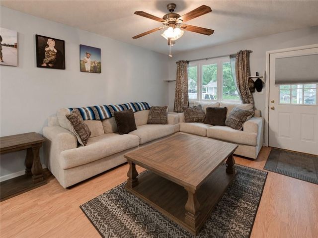 16607 E 2nd N Street, Independence, MO 64056