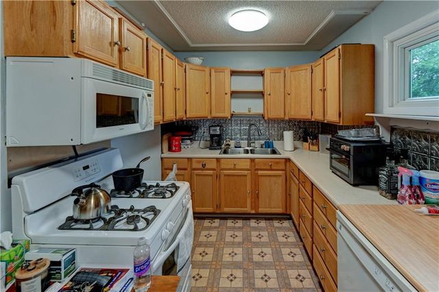 16607 E 2nd N Street, Independence, MO 64056