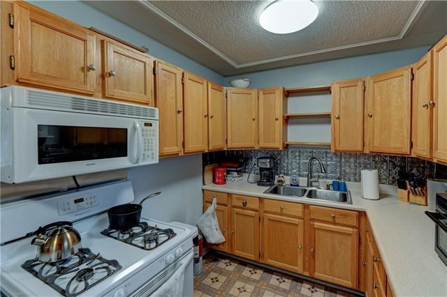 16607 E 2nd N Street, Independence, MO 64056