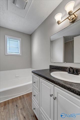 1710 Madison Street SW, Hartselle, AL 35640