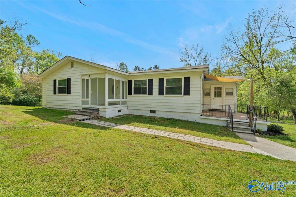 1710 Madison Street SW, Hartselle, AL 35640