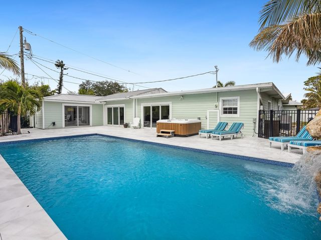 221 LYCHEE ROAD, Nokomis, FL 34275