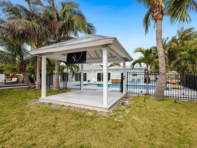 221 LYCHEE ROAD, Nokomis, FL 34275