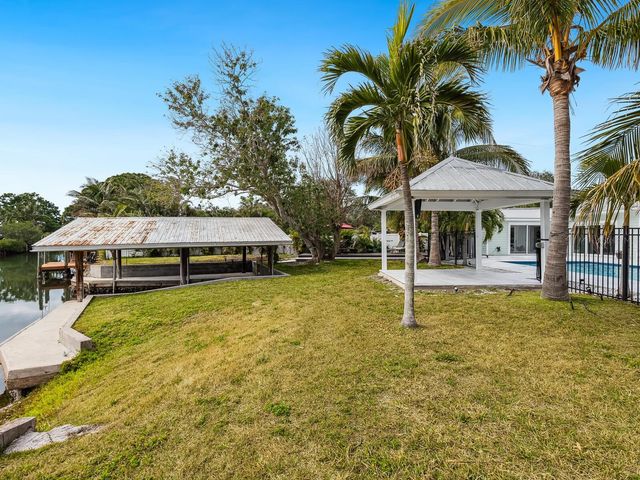 221 LYCHEE ROAD, Nokomis, FL 34275