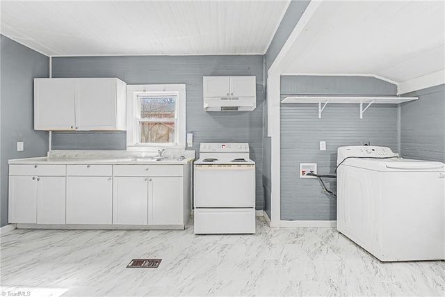 1206 E 21St Street, Winston-salem, NC 27105