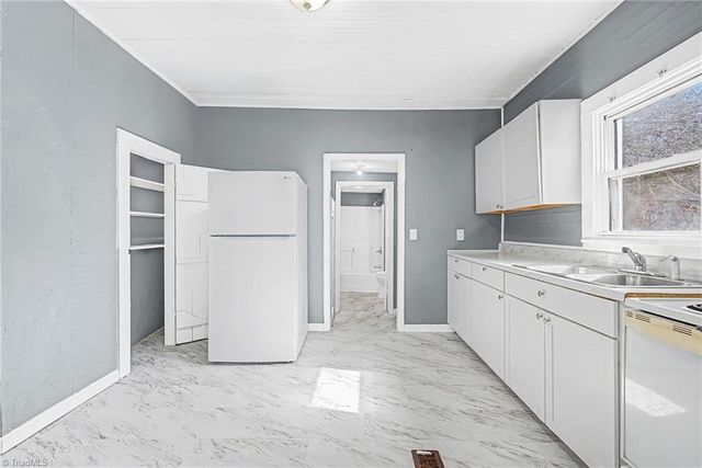 1206 E 21St Street, Winston-salem, NC 27105