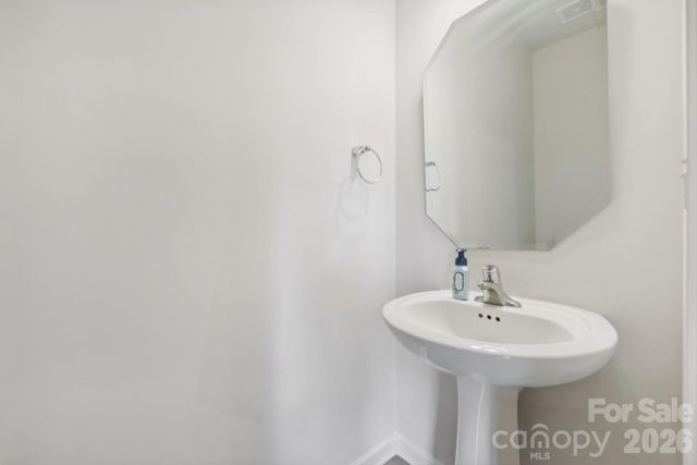 1134 Keydet Drive, Charlotte, NC 28216