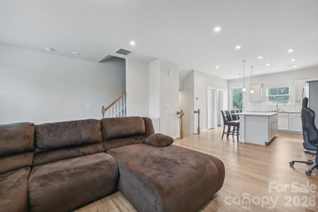 1134 Keydet Drive, Charlotte, NC 28216