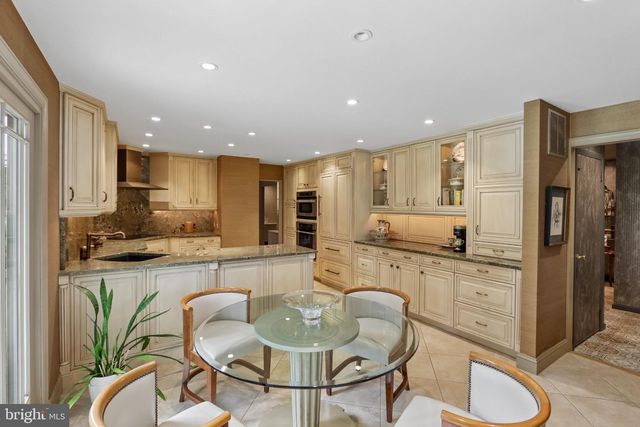 403 DOWNS DR, Cherry Hill, NJ 08003