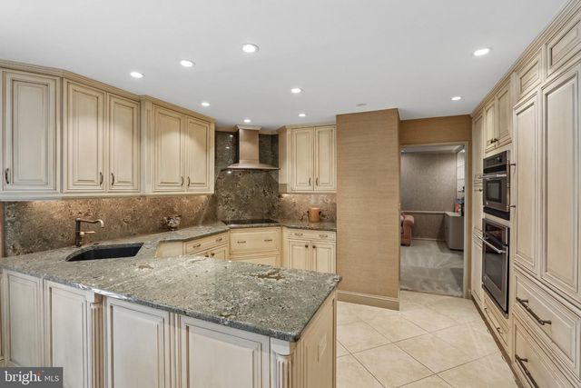 403 DOWNS DR, Cherry Hill, NJ 08003