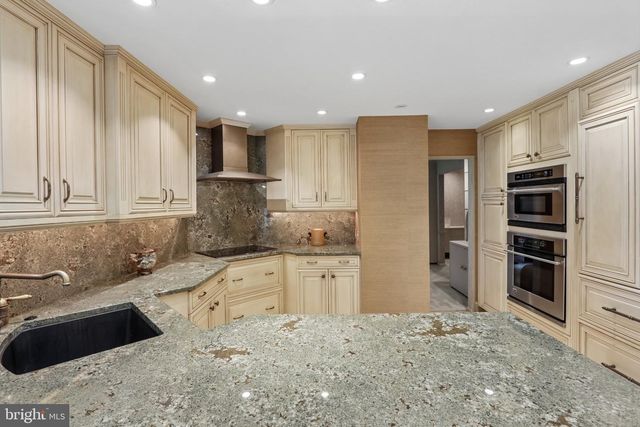 403 DOWNS DR, Cherry Hill, NJ 08003