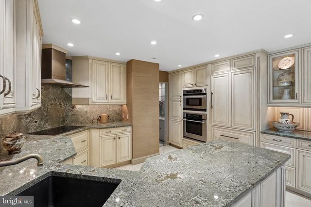403 DOWNS DR, Cherry Hill, NJ 08003
