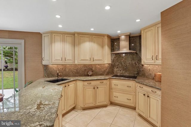403 DOWNS DR, Cherry Hill, NJ 08003