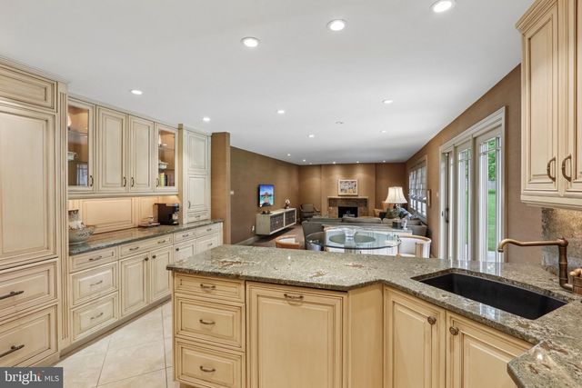 403 DOWNS DR, Cherry Hill, NJ 08003
