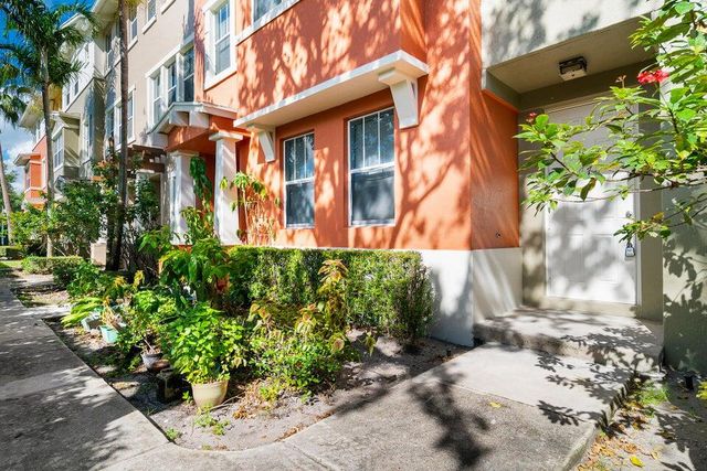 500 Pacific Grove Drive 7, West Palm Beach, FL 33401