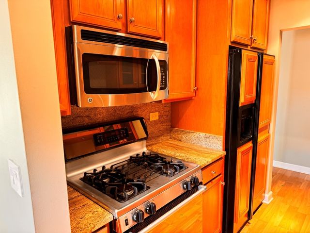 2212 Country Club Drive 6, Woodridge, IL 60517