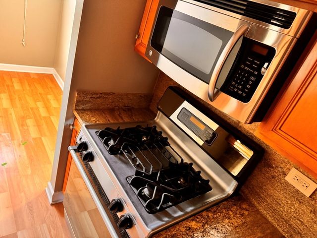 2212 Country Club Drive 6, Woodridge, IL 60517