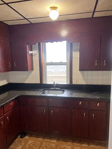 139 Grove St, Chelsea, MA 02150