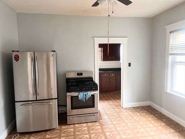 139 Grove St, Chelsea, MA 02150