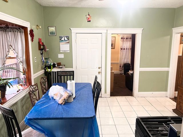 139 Grove St, Chelsea, MA 02150