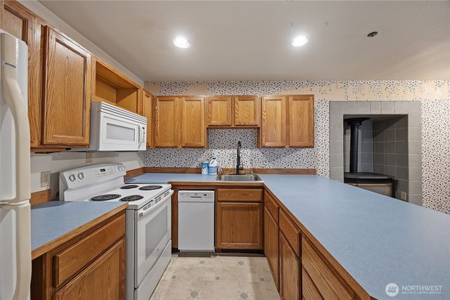 24036 23rd Avenue S, Des Moines, WA 98198