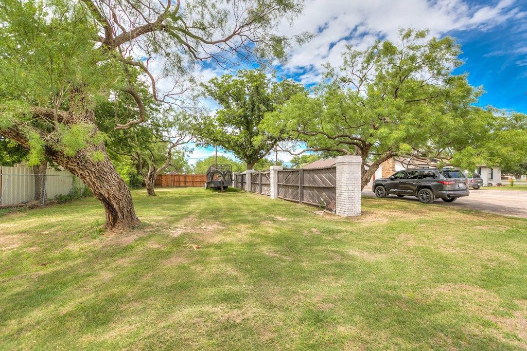 Image 11 of property listing at 601 Robert Lee, Sterling City, TX 76951