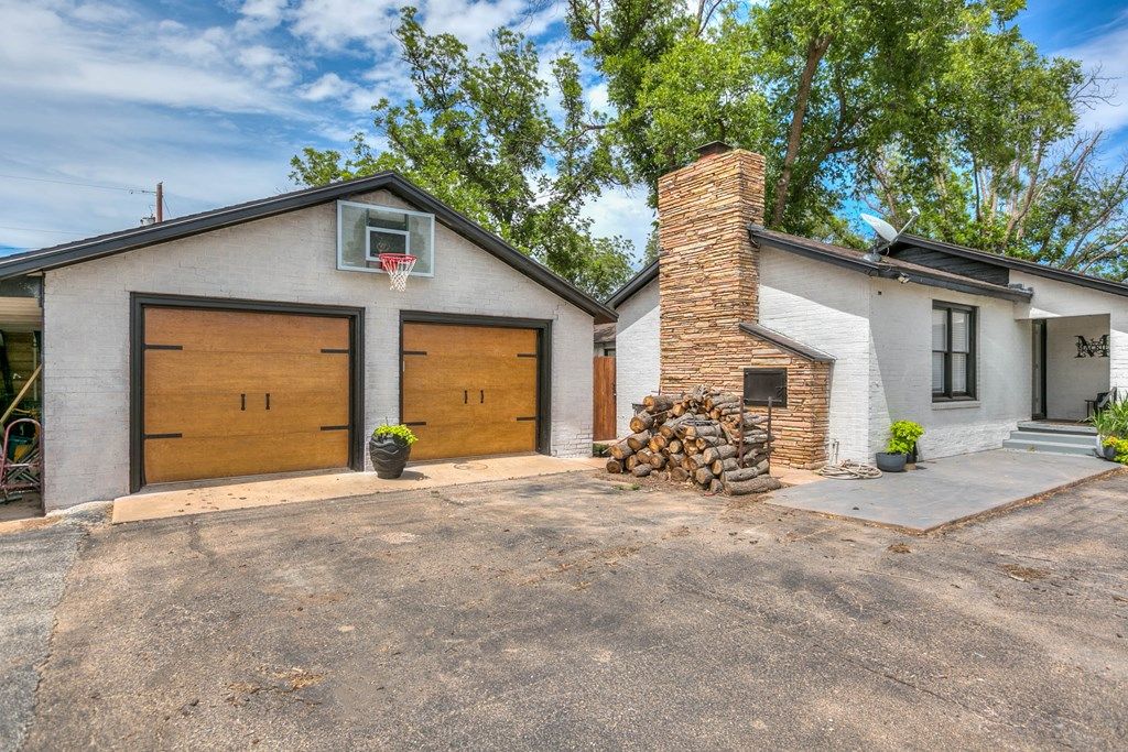 Image 9 of property listing at 601 Robert Lee, Sterling City, TX 76951