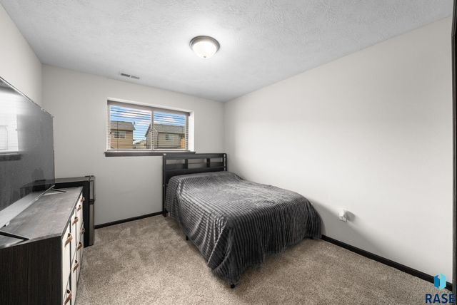 4700 S Wassom Ave, Sioux Falls, SD 57106