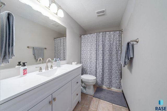 4700 S Wassom Ave, Sioux Falls, SD 57106