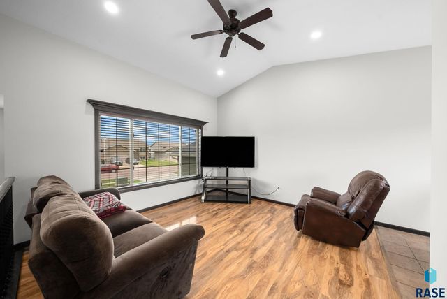 4700 S Wassom Ave, Sioux Falls, SD 57106