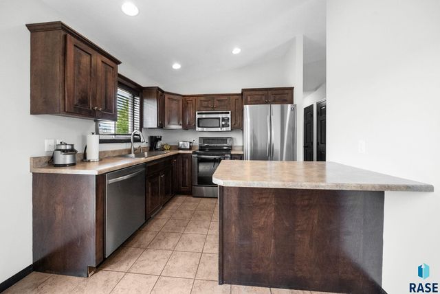 4700 S Wassom Ave, Sioux Falls, SD 57106
