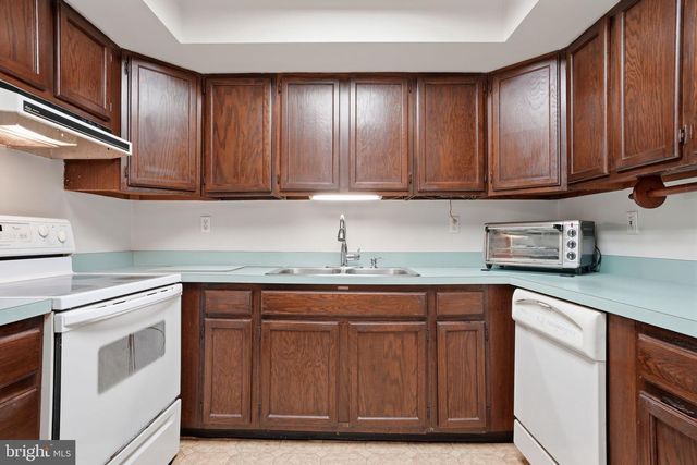 103 HEDGE RD, Levittown, PA 19056