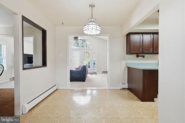 103 HEDGE RD, Levittown, PA 19056