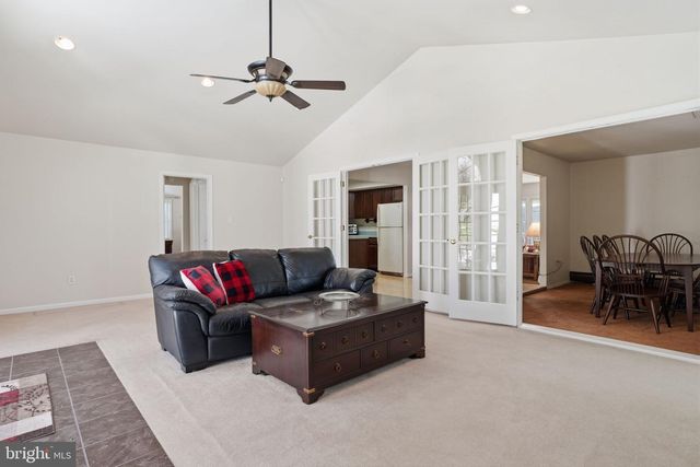 103 HEDGE RD, Levittown, PA 19056