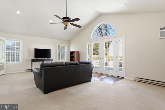 103 HEDGE RD, Levittown, PA 19056