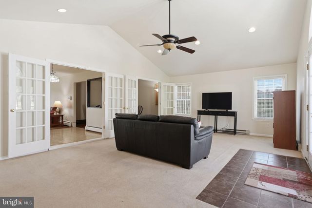 103 HEDGE RD, Levittown, PA 19056