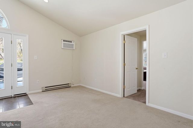 103 HEDGE RD, Levittown, PA 19056