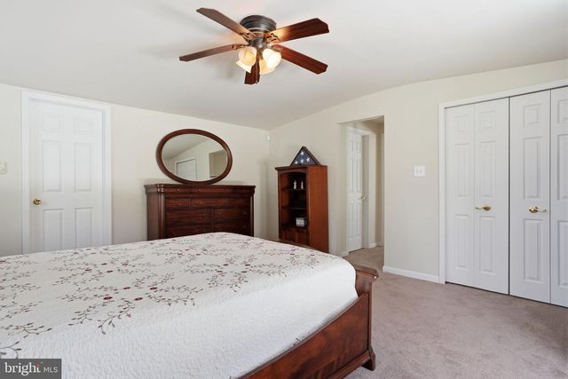 103 HEDGE RD, Levittown, PA 19056