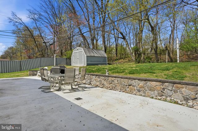 103 HEDGE RD, Levittown, PA 19056