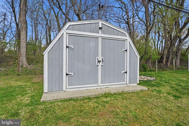 103 HEDGE RD, Levittown, PA 19056