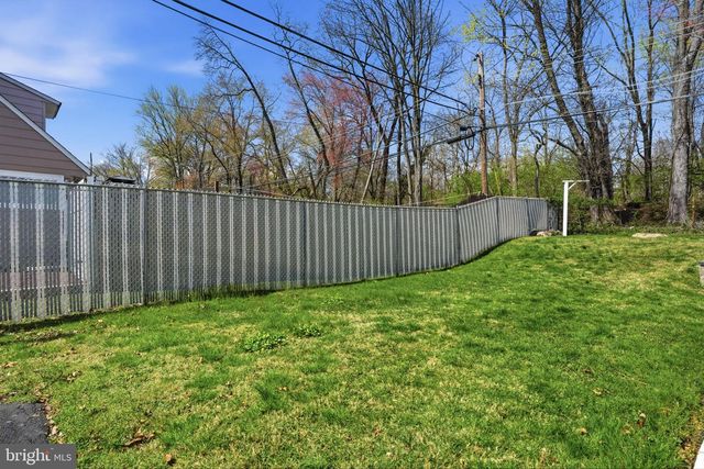 103 HEDGE RD, Levittown, PA 19056