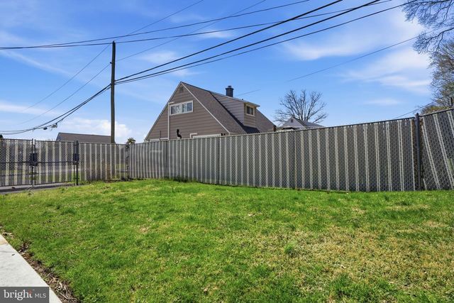 103 HEDGE RD, Levittown, PA 19056