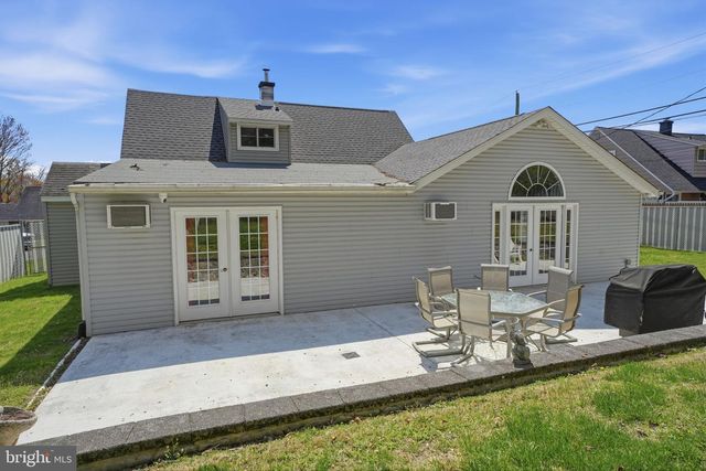 103 HEDGE RD, Levittown, PA 19056