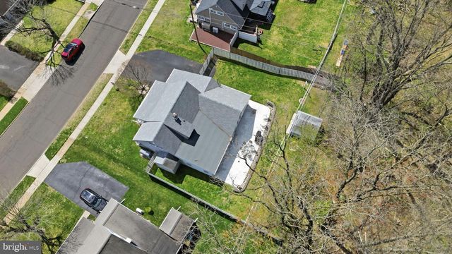 103 HEDGE RD, Levittown, PA 19056