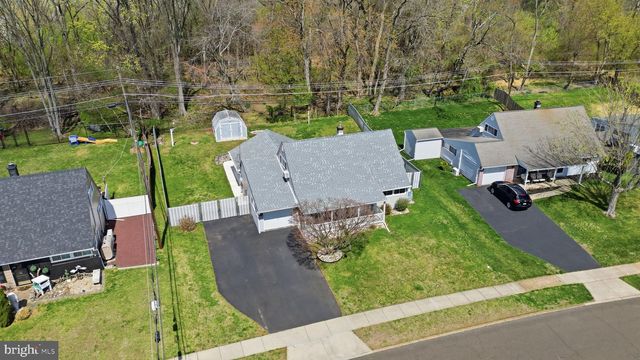 103 HEDGE RD, Levittown, PA 19056