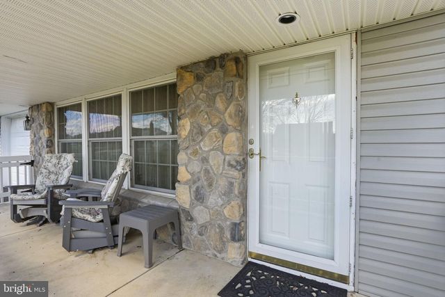 103 HEDGE RD, Levittown, PA 19056