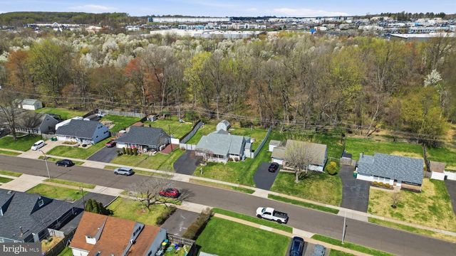103 HEDGE RD, Levittown, PA 19056