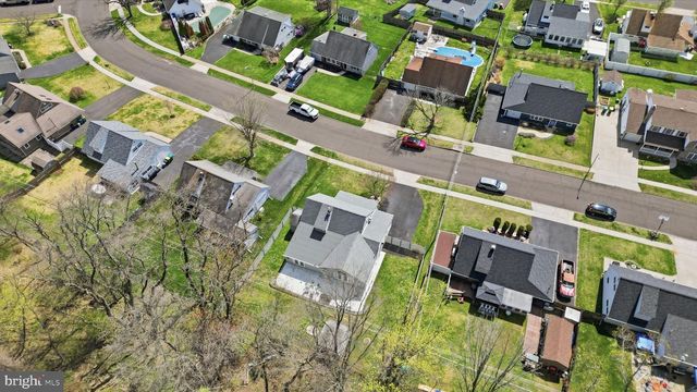 103 HEDGE RD, Levittown, PA 19056