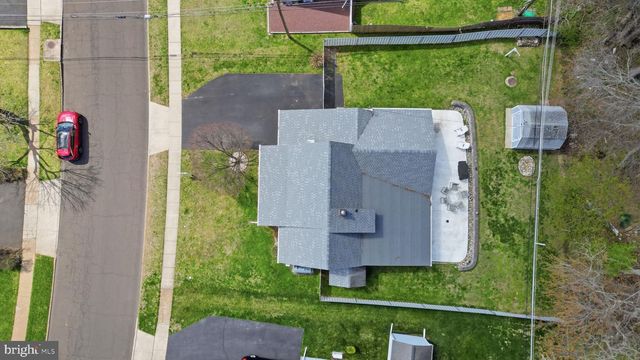 103 HEDGE RD, Levittown, PA 19056