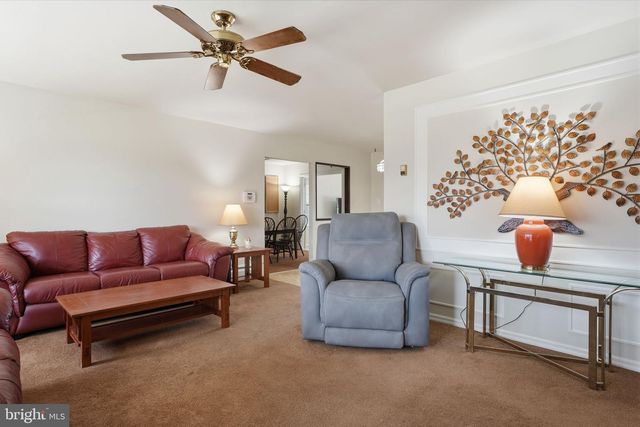 103 HEDGE RD, Levittown, PA 19056